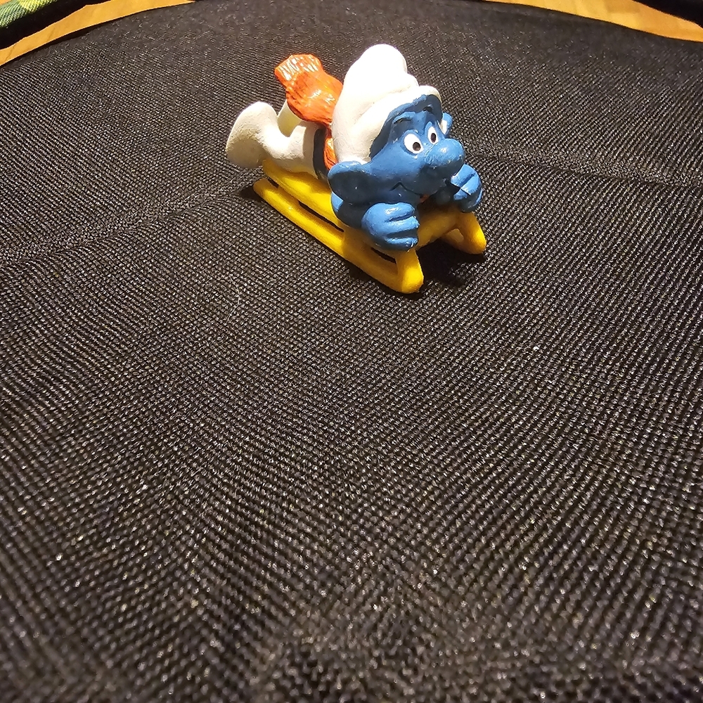 Vintage Smurf on Yellow Sled Figurine‎ Classic Collectible Toy 1980s
